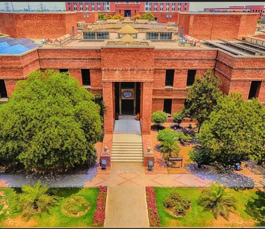 LUMS collaborates with Lahore Biennale to drive climate awareness Lahore