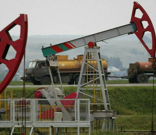 Oil maintains gains ahead of Trump-Putin summit Oil