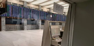PSX falls amid rollover, KSE-100 loses nearly 600 points PSX